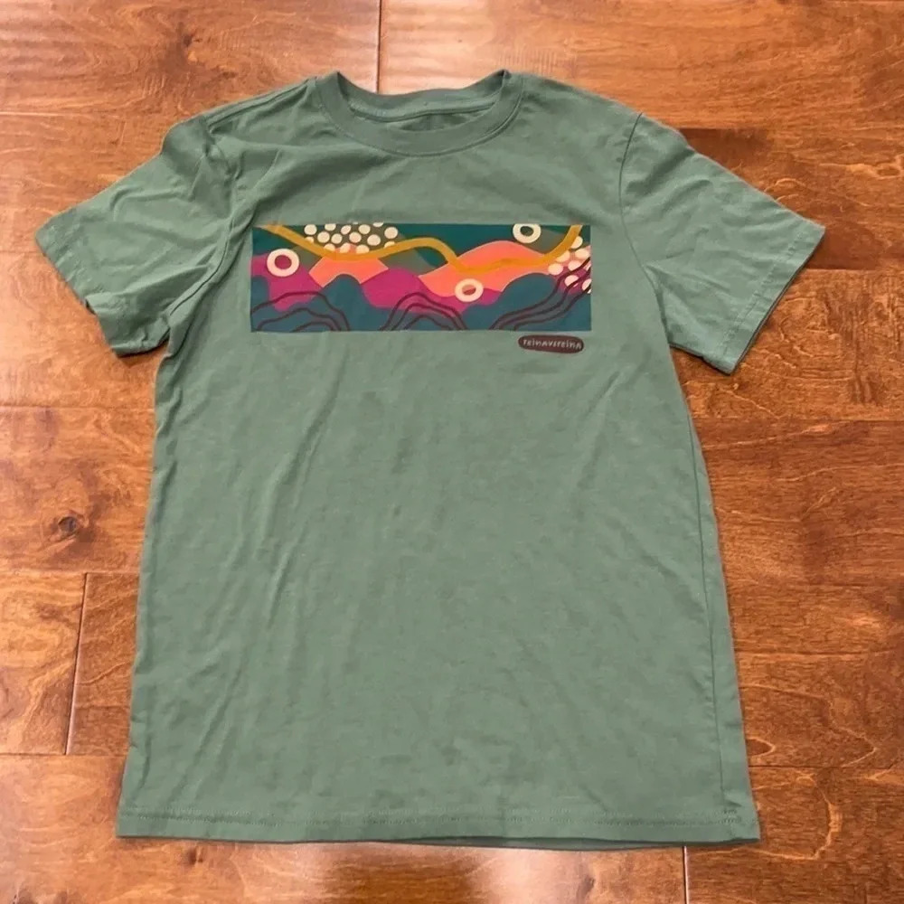 Well Worn Women’s tee shirt XS worn twice